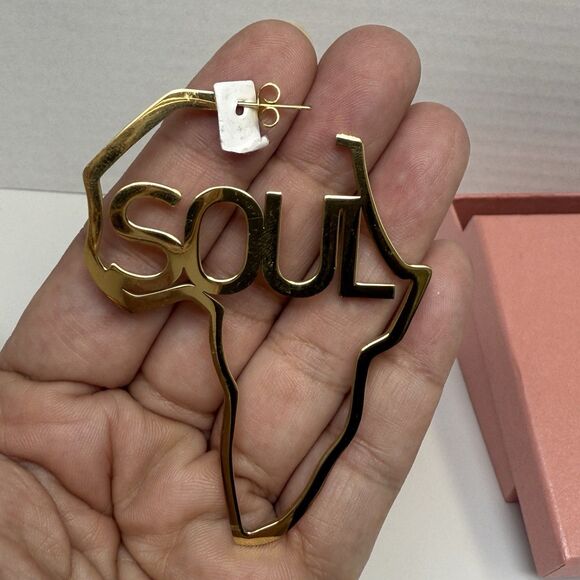 Izzy & Live Gold Tone “SOUL” Africa Shaped Hoop Earrings New - Picture 5 of 7